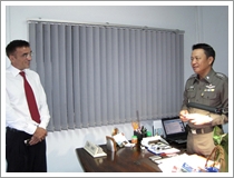 Geschftsfhrer SEA-CN Co., Ltd. bei einem Treffen mit dem Chef der Immigration